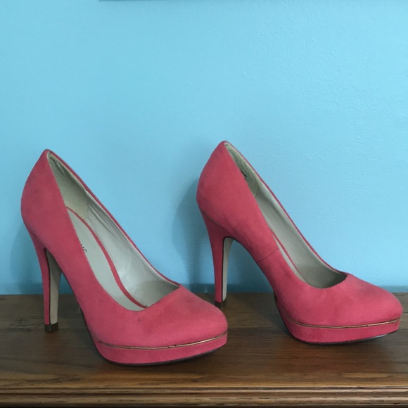 Heels - Picture 2 of 3